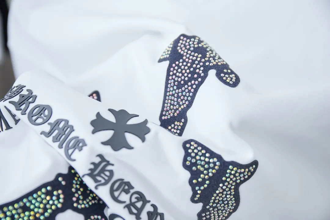🅿️210 Ch*ome Hearte 25SS early spring new model, silicone printed hot diamond short sleeves, light luxury, essential item for daily commuting for men and women, correct version, welcome to compare, detailed features · 320g 100% pure cotton double yarn jersey fabric · Custom dyed in the same vat, special thickened 32 count double-strand 1X1 thread · Croix heart cross patch➕Imported Australian matte pearlescent diamonds➕Thick plate Croix heart letters · Double-needle stitching across seams · Original main mark washed tag brand moisture-proof paper packaging Color: black/white Size: S/M/L/XL
